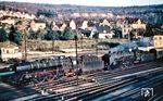 01 094 vom Bw Frankfurt/M-1 leistet einer 39 Vorspann vor einem Schnellzug, der nach Gemünden (Main) einfährt. (01.11.1955) <i>Foto: Carl Bellingrodt</i>