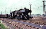 50 3106 (Bw Hohenbudberg) mit einem Güterzug am Haltepunkt Hohenbudberg Bayerwerk. (07.1967) <i>Foto: Walter Abriel</i>