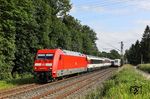 Die Tage des lokbespannten EC 8 sind gezählt. Noch im Juli 2024 wird der Zug auf einen ICE umgestellt. Bei Solingen wäre die Aufnahme des EC 8 nach Hamburg-Altona mit 101 079 fast schiefgegangen, weil dem Zug der ICE 613 in die Quere kam. (04.06.2024) <i>Foto: Joachim Bügel</i>