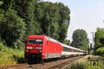 101 064 mit dem umgeleiteten EC 9 nach Zürich HB bei Gruiten. (07.06.2024) <i>Foto: Joachim Bügel</i>