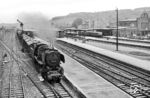 50 1259 vom Bw Dillenburg fährt mit einem Güterzug durch den Bahnhof Wetzlar. (08.1964) <i>Foto: Karl-Ernst Maedel</i>