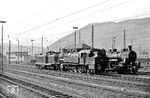 Im Bw Bingerbrück treffen 93 637 und V 100 1250 (beide aus Simmern/Hunsrück) auf die abgestellte 56 674. (09.07.1962) <i>Foto: Karl-Ernst Maedel</i>