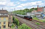 38 2267 hat mit Sonderzug DPE 24078 soeben den Bahnhof Wuppertal-Unterbarmen verlassen. (15.06.2024) <i>Foto: Wolfgang Bügel</i>