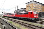 Lokzug in Bremen Hbf: 111 168 zieht ihre bereits abgestellten Schwesterloks 111 181, 111 055 und 111 227 zum Stillstandsmanagement nach Karsdorf. (17.06.2024) <i>Foto: Ronald Krug</i>