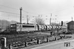 250 038 (Bw Halle/Saale P) fährt mit einem Kesselwagenzug am Abzweig Großheringen Gho in Richtung Erfurt weiter. (21.02.1982) <i>Foto: Martin Heller</i>