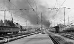 023 006 verabschiedet sich mit dem E 1879 nach Lauda aus dem Bahnhof Backnang. (30.05.1971) <i>Foto: Burkhard Wollny</i>