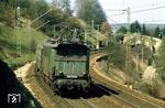 144 160 hat mit einem Personenzug nach Stuttgart soeben den Haltepunkt Bretten-Ruit verlassen. (04.1982) <i>Foto: Heiko Hamm</i>