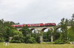 218 419 überquert mit RE 4854 nach Hof das 99 m lange Egerviadukt in Marktleuthen. (20.06.2024) <i>Foto: Joachim Bügel</i>