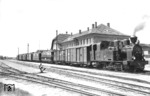 99 312 (Bw Rostock) steht im Bahnhof Ostseebad Arendsee mit einem typischen "Bäderzug" zur Abfahrt nach Bad Doberan bereit. Seit 11. April 1938 trägt der Bahnhof den Namen Ostseebad Kühlungsborn West. (07.07.1929) <i>Foto: DLA Darmstadt (Bellingrodt)</i>