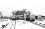 Triebwagentreffen im OHE-Bahnhof Wittingen West. DT 0516 (rechts) war nach Rühen unterwegs, DT 0517 nach Celle. (24.02.1968) <i>Foto: Gerd Wolff</i>