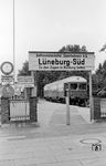 Am 13. Juni 1913 eröffnete die Kleinbahn Lüneburg–Soltau die 57 Kilometer lange Strecke von Lüneburg nach Soltau. Sie führte von Lüneburg mitten durch die Lüneburger Heide über Amelinghausen-Sottorf und Hützel. Endpunkt in Lüneburg war die Station Lüneburg Kleinbahnhof, die am 31. Oktober 1943 in Lüneburg Süd umbenannt wurde. Dort steht DT 0518.   (18.08.1968) <i>Foto: Gerd Wolff</i>
