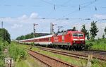120 502, eigentlich im Einsatz für die DB-Systemtechnik Minden, hat vor dem Autozug Az 1421 aus Düsseldorf ihr Ziel in München Ost fast erreicht. (10.07.2006) <i>Foto: Stefan von Lossow</i>