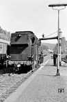 82 008 vom Bw Koblenz-Mosel beim Wassernehmen im Bahnhof Grenzau. (10.04.1968) <i>Foto: Jürgen Munzar</i>