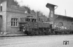 91 460 rangiert an der Güterabfertigung in Zwickau. Die 1903 in Dienst gestellte preußische T 9.3 schied erst nach 65 Jahren im Jahr 1968 aus dem Dienst aus. (1967) <i>Foto: Robin Fell</i>
