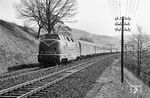 V 200 025 vom Bw Hamburg-Altona mit D 383 (München - Hamburg-Altona) auf der Cornberger Rampe in Höhe der Üst Berg. (23.03.1962) <i>Foto: Wolfgang Jahn</i>