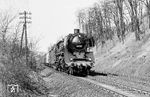 Die Göttinger 41 252 rollt mit dem nächsten Sg die Cornberger Rampe hinab. (23.03.1962) <i>Foto: Wolfgang Jahn</i>