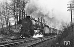 01 1085 vom Bw Bebra mit dem D 173 (München - Bremerhaven) auf der Cornberger Rampe zwischen der Überleitstelle Mitte und dem Braunhäuser Tunnel. (23.03.1962) <i>Foto: Wolfgang Jahn</i>