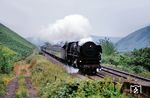 001 199 (Bw Ehrang) an einem regnerischen Sommertag vor P 2452 nach Trier zwischen Pommern und Klotten an der Mosel. (08.1971) <i>Foto: Robin Fell</i>