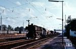 Die Osnabrücker 44 094 fährt mit einem Durchgangsgüterzug (Dg) nach Hamburg durch den Bahnhof Diepholz. (09.1968) <i>Foto: Robin Fell</i>