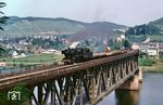 050 981 vom Bw Mayen Ost überquert mit einem Bauzug die doppelstöckige Moselbrücke in Bullay. (08.1971) <i>Foto: Robin Fell</i>