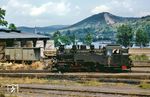 Lok III im Bahnhof Brohl BE. Die Lok wurde von der Maschinenanstalt Jung für die Nassauische Kleinbahn (NKAG) gebaut. Sie konnte schwere Rollwagenzüge auf Steigungen bis 36 ‰ mit einer Anhängelast von 250 t befördern. Sie war eine der größten in Deutschland gebauten Lokomotiven für Meterspur. 1957 kam sie zur Brohltalbahn und wurde dort im September 1966 ausgemustert. (07.1965) <i>Foto: Robin Fell</i>