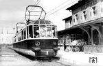 ET 91 01 (Bw München Hbf) auf Ausflugsfahrt im Bahnhof Wilzhofen an der Bahnstrecke München–Garmisch-Partenkirchen. (1951) <i>Foto: Hermann Maey</i>