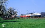 110 159 vom Bw Köln-Deutzerfeld vor Autozug AE 9403 (Düsseldorf - Neu Isenburg - Karlsruhe - Kehl - Avignon Ville - Frejus-St-Raphael) bei Leverkusen-Rheindorf. (30.03.1990) <i>Foto: Wolfgang Bügel</i>