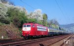 Baumblüte am Rhein: 103 147 mit EC 25 "Erasmus" (Amsterdam CS - Innsbruck) in Oberwinter. (01.04.1990) <i>Foto: Wolfgang Bügel</i>