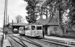 Tw 8 (Waggonfabrik Tegel, Baujahr 1955) mit Beiwagen 13 (Schöndorf, Baujahr 1921) wartet am Kleinbahnhof in Langenfeld (Rhld) auf die Abfahrt nach Hitdorf - Rheindorf. (01.07.1960) <i>Foto: Aad van Ooy</i>