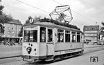 Die Straßenbahn Herne – Castrop-Rauxel GmbH wurde am 1. August 1905 durch die Gemeinden Herne und Sodingen gegründet. Am 18. September 1909 trat die Gemeinde Castrop der Gesellschaft bei. Das Streckennetz war zwar nur 4,6 Kilometer lang, hatte aber Anschluss an die BOGESTRA, die Vestische Straßenbahnen GmbH, die Kommunale Straßenbahn-Gesellschaft Landkreis Gelsenkirchen, die Straßenbahn der Stadt Herne, die Westfälische Straßenbahn, die Märkischen Straßenbahnen und die Straßenbahnen des Landkreises Dortmund. Am 30. September 1959 wurde die Straßenbahn eingestellt. Seitdem ist die Straßenbahn Herne-Castrop-Rauxel (HCR) ein reiner Omnibusbetrieb. Kurz vor Stilllegung der Straßenbahn wartet der Tw 22 auf der Linie 1 nach Sodingen am Bahnhof Herne auf Fahrgäste. (23.09.1959) <i>Foto: Aad van Ooy</i>