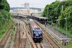 In die Gegenrichtung überführte 110 350 zwei Wagen durch Wuppertal Hbf. (31.07.2024) <i>Foto: Wolfgang Bügel</i>