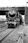 18 615 vom Bw Lindau rückt aus dem Bw München Hbf aus, um im nahen Hauptbahnhof einen Zug zu übernehmen. (05.1962) <i>Foto: Hermann Gerdes</i>