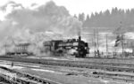 38 1743 vom Bw Lindau fährt mit einem Eilzug aus dem Bahnhof Röthenbach (Allg). (02.1964) <i>Foto: Hermann Gerdes</i>