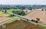 Anfang August 2024 war 012 104 erneut auf dem Weg nach Westerland (Sylt). Der Sonderzug DPE 89037 wurde erstmals bei Wilster abgepasst. (03.08.2024) <i>Foto: Joachim Schmidt</i>