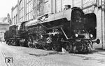 Die nagelneue 01 140 präsentiert sich im Herstellerwerk Henschel in Kassel. Ihre Abnahme erfolgte am 22.05.1935 im RAW Braunschweig, anschließend wurde sie dem Bw Breslau Hbf zugeteilt. Ausgemustert wurde sie am 30.06.1966 beim Bw Bremen Hbf. (05.1935) <i>Foto: DLA Darmstadt (Maey)</i>