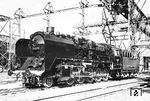 50 1590 wurde nach der Abnahme im RAW Frankfurt-Nied ab 09.09.1941 dem Bw 2 Frankfurt (Main) zugeteilt, aber bereits am 06.01.1942 an das Bw Kattowitz der RBD Oppeln weitergegeben. Nach dem Krieg verblieb sie als Ty5-33 bei der PKP. Anlässlich der Werksprobefahrt präsentiert sich die neue Lok auf dem Fabrikhof der Fa. A. Jung in Jungenthal bei Kirchen an der Sieg. (09.1941) <i>Foto: Werkfoto</i>