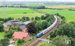 PRESS 218 058 (ex 218 412) brummt mit IC 2311 aus Westerland (Sylt) durch Stedesand südlich von Niebüll. (04.08.2024) <i>Foto: Joachim Schmidt</i>