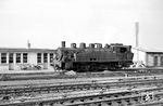 Die fünffach gekuppelte Rangierlok der SNCF 050 TE 524 im Bahnhof Calais. Die Lok wurde 1909 als No. 5524 (Fives-Lille 3606) an die PO geliefert und kam 03.1956 an die Region 2, wo sie die Nummer 2-050 TE 524 erhielt und am 04.09.1964 ausgemustert wurde. (1957) <i>Foto: Alan Orchand</i>