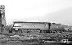 BR 34023 "Blackmore Vale" im Depot Exmouth Junction in Exeter im Südwesten Englands. Sie gehörte zur "SR West Country and Battle of Britain classes" und entstand in den bahneigenen Werkstätten in Brighton und Eastleigh. 70 Lokomotiven wurden an die Southern Railways ausgeliefert, die restlichen 40 Exemplare gingen ab 1948 an die staatlichen British Railways (BR). Am 9. Juli 1967 schied die 34023 aus dem Betriebsdienst aus und befindet sich heute bei der Bluebell Railway, einer Museumsbahn in der englischen Grafschaft West Sussex. (1955) <i>Foto: Alan Orchand</i>