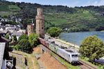 185 418 und 193 234 von TX-Logistik (Ell) mit einem Güterzug in Oberwesel. (30.07.2024) <i>Foto: Zeno Pillmann</i>