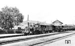 98 432 vom Bw Weiden (Opf) vor einem PmG nach Schönsee (Opf) im Bahnhof Nabburg. Die 1897 bei Maffei in München gebaute Lok schied 1932 aus dem Betriebsdienst aus. (1928) <i>Foto: Werner Hubert</i>