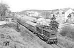 112 325 (Bw Neubrandenburg) verlässt mit P 8143 den Bahnhof Burg Stargard. Bis 1980 waren hier die Stralsunder Renner der Baureihe 03.10 zu erleben. (16.03.1989) <i>Foto: Thomas Fischer</i>