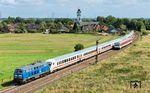 PRESS 218 058 mit IC 2310 nach Westerland (Sylt) und 628 532 als D 1439 nach Bredstedt in Risum-Lindholm. (04.08.2024) <i>Foto: Joachim Schmidt</i>