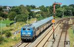 PRESS 218 058 (ex 218 412) beschleunigt den IC 2375 nach Frankfurt (Main) aus dem Bahnhof Niebüll. (05.08.2024) <i>Foto: Joachim Schmidt</i>