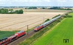 Im Betriebsbahnhof Lehnshallig wartet IC 2311 mit 218 379 und 218 322 die Kreuzung des AS 1416 nach Westerland (Sylt) mit 245 024 ab. (05.08.2024) <i>Foto: Joachim Schmidt</i>