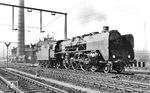 Die seit dem 30.03.1934 beim Bw Leipzig Hbf West beheimatete 03 156 steht an der Lokübergabestelle auf der Parthe-Brücke zur Rangierfahrt in den Hauptbahnhof bereit. (02.10.1935) <i>Foto: DLA Darmstadt (Hubert)</i>