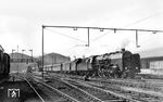 03 156 hat in Leipzig Hbf den D 12 aus Berlin Anhalter Bf übernommen und wird ihn ein Stück des Weges über Erfurt – Würzburg Richtung Stuttgart bringen. (02.10.1935) <i>Foto: DLA Darmstadt (Hubert)</i>