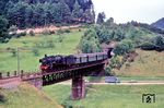 038 382 mit P 3977 nach Hausach auf der Brücke über die B 294 und Kinzig kurz vor Schenkenzell. (14.08.1972) <i>Foto: Herbert Vaupel</i>