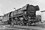 44 0270 (ex 44 1270, Borsig, Baujahr 1942) in der Einsatzstelle Göschwitz. Die Lok gehörte von 1967 bis 1979 dem Bw Saalfeld (Saale) an. Ausgemustert wurde sie am 21.07.1981 beim Bw Gera. Im September 1981 wurde sie im RAW Meiningen zerlegt. (08.1974) <i>Foto: Martin Heller</i>