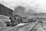 44 04132 (44 1413) mit einem Güterzug auf dem Weg nach Saalfeld (Saale) bei Orlamünde. (01.1975) <i>Foto: Martin Heller</i>